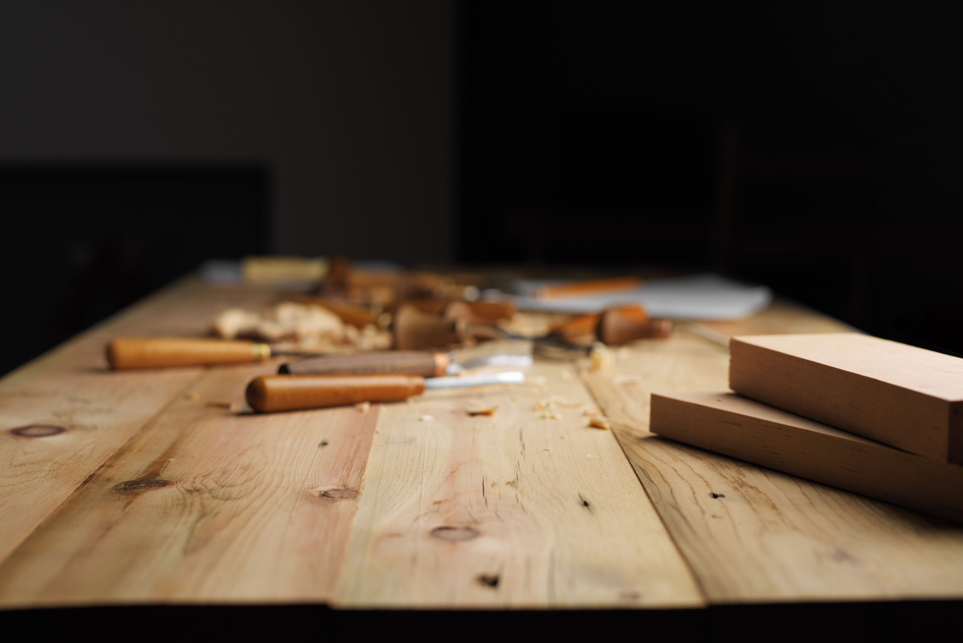 Wood carving process concept with free space on top